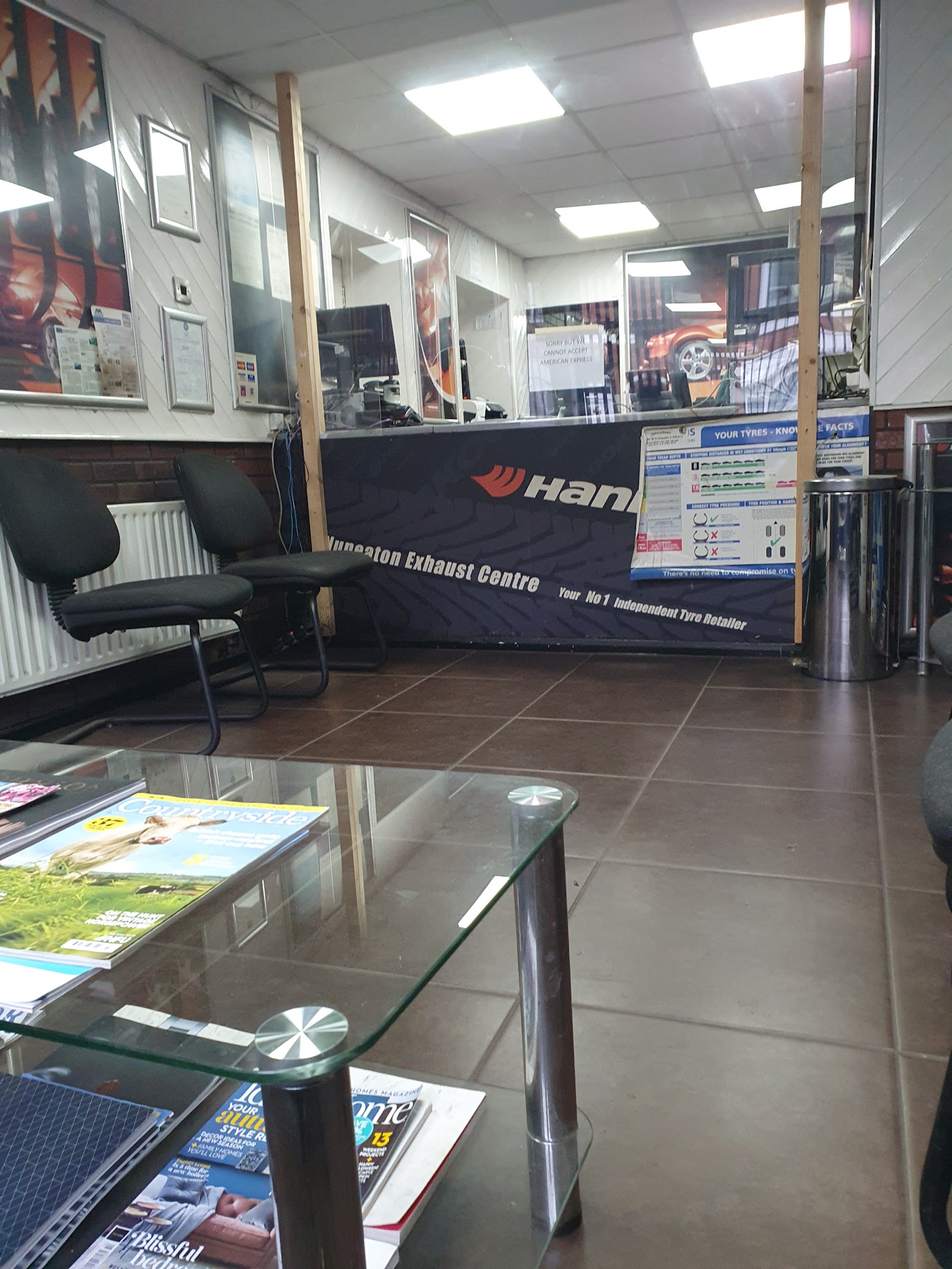 The customer waiting area at Nuneaton Exhaust Centre